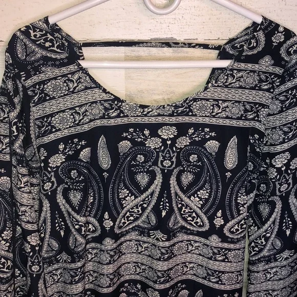 Rue21 blue and white lace graphic dress open sleeves knee length size large​​ - Picture 5 of 11
